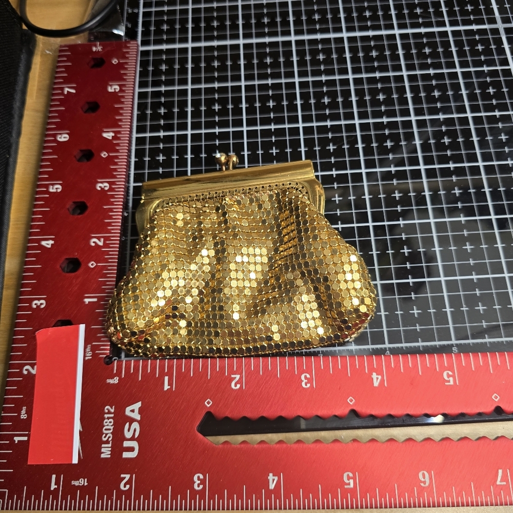Vintage Gold Mesh Coin Purse Evening Bag Kiss Lock Clasp 70s Retro Glam - Picture 7 of 7